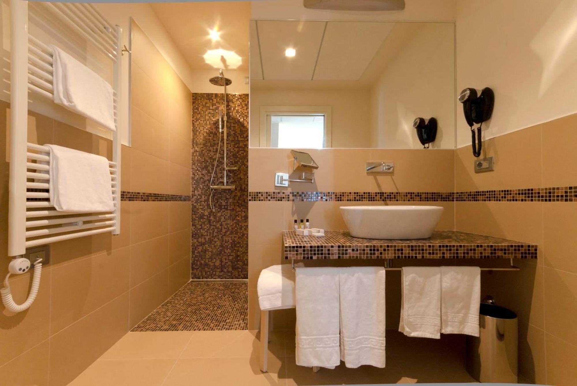 Hotel Glamour Bassano del Grappa Phòng bức ảnh
